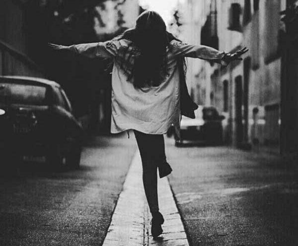 عکس پروفایل دخترونه سیاه سفید سیگاری