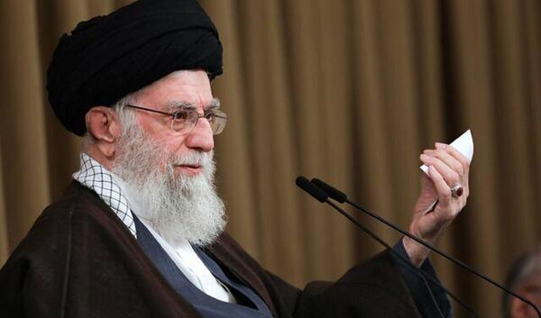 عکس پرچم اسرائیل زیر پای رهبر