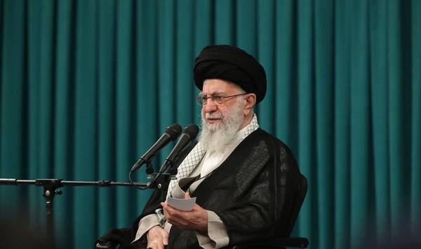 عکس پرچم فلسطین در عینک رهبر