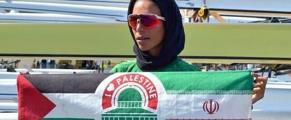 عکس آذرپیرا با پرچم فلسطین