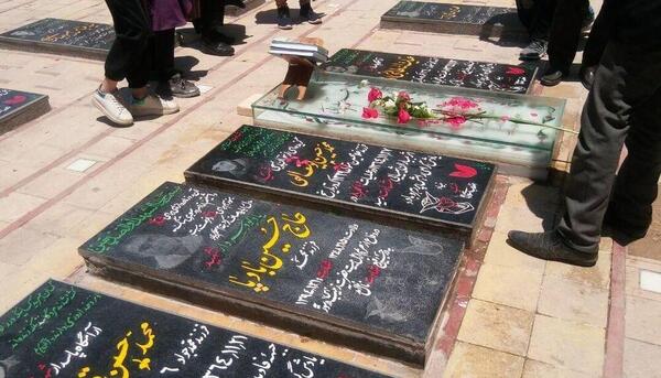 عکس حاج قاسم و پرچم فلسطین