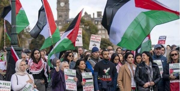 عکس پرچم فلسطین در چشمان رهبر