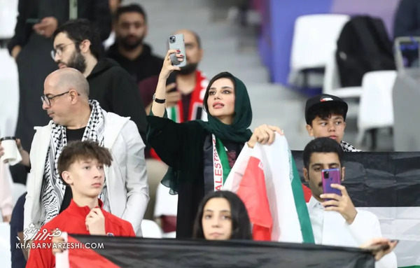 عکس دختر با پرچم فلسطین