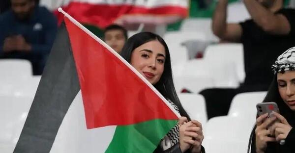 عکس دختر با پرچم فلسطین