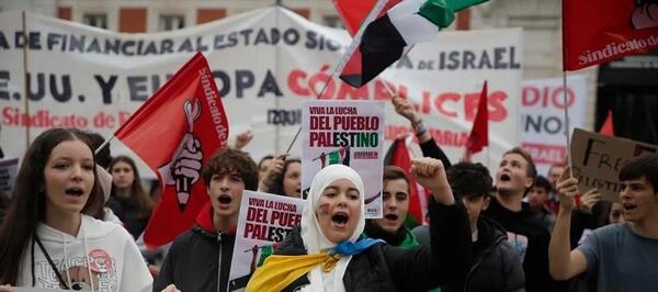 عکس دختر با پرچم فلسطین
