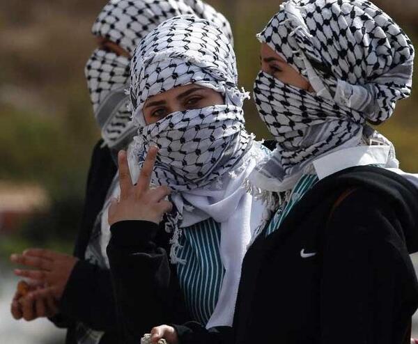 عکس دختر با پرچم فلسطین