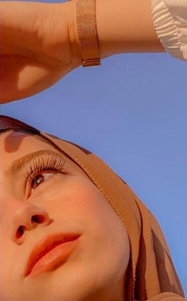 چشم عکس نیم رخ دختر زیبا برای پروفایل