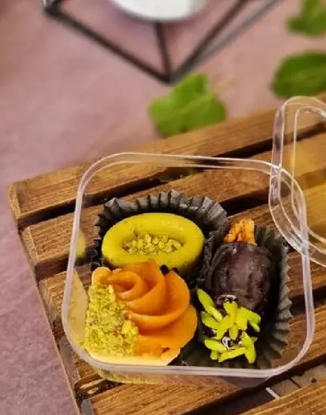 عکس خرما و حلوای مجلسی