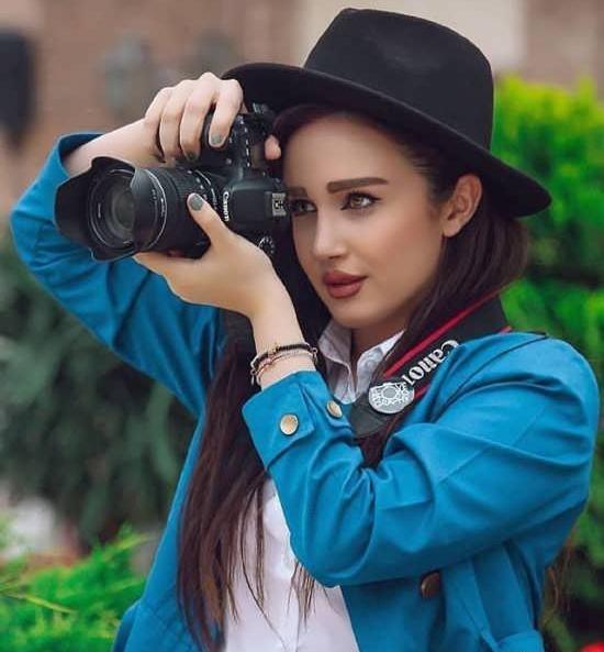 عکس دخترونه با دوربین عکاسی
