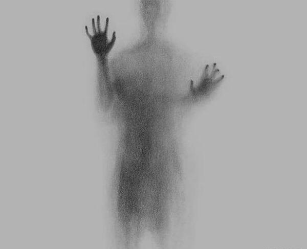 عکس پروفایل پسرانه چشم بسته