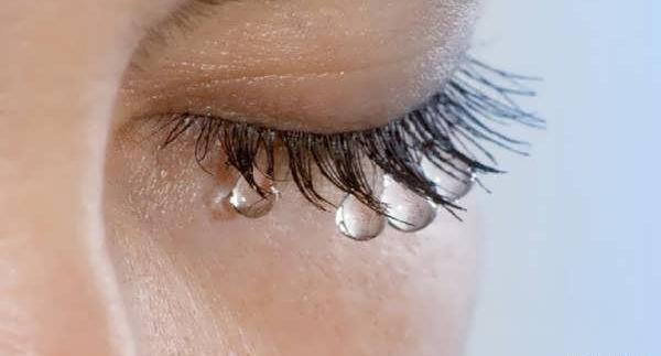 عکس چشم اشکی طبیعی