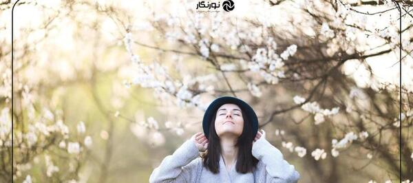ژست عکس با شکوفه بهاری