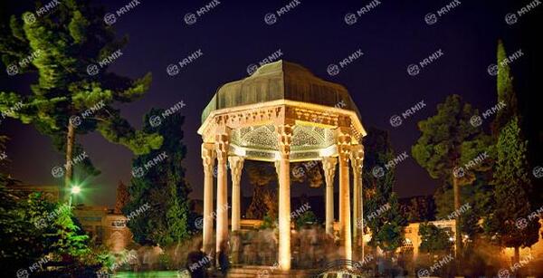 عکس آرامگاه حافظ شیرازی در شب
