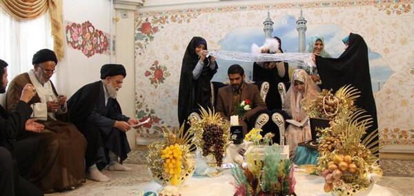 ژست عکس خانوادگی در حرم امام رضا