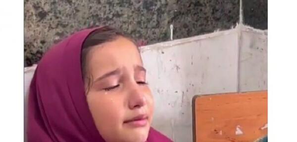 عکس خداحافظی معلم از دانش آموزان
