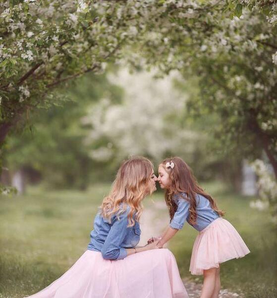 ژست عکس تولد بهاری