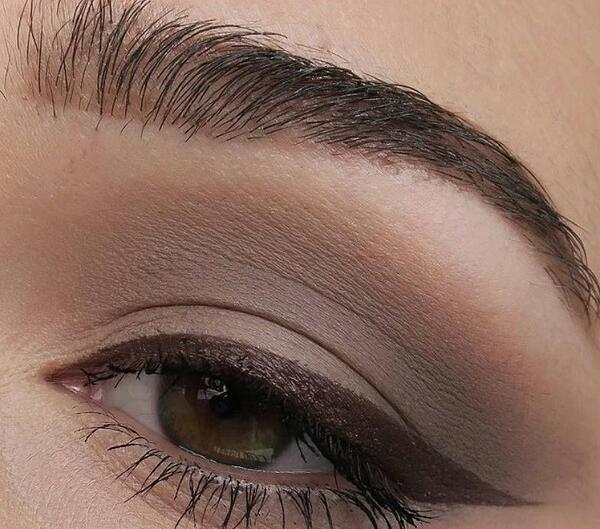 عکس چشم رنگی خاکستری