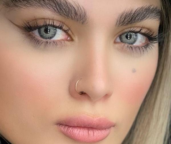 عکس چشم رنگی خاکستری