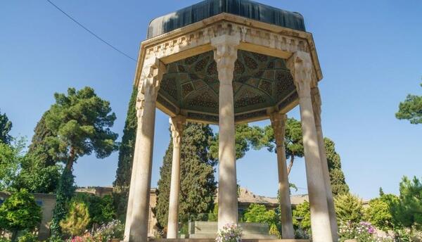 عکس آرامگاه حافظ با کیفیت