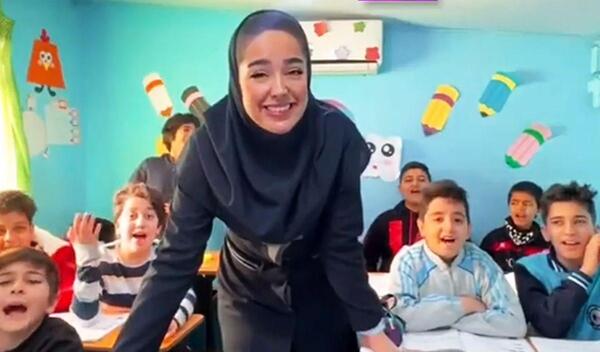 عکس خداحافظی از معلم و دوستان