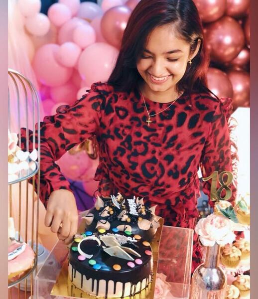 عکس تولد با کیک