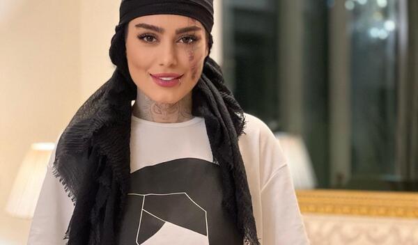 عکس تتو تتلو روی دست سحر قریشی