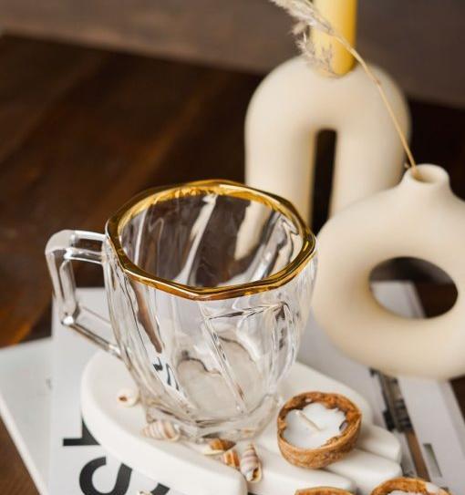 عکس لیوان چای لب طلایی