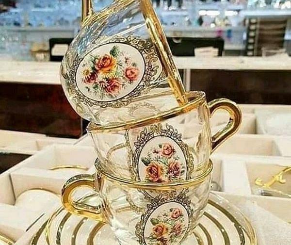 عکس لیوان چای لب طلایی