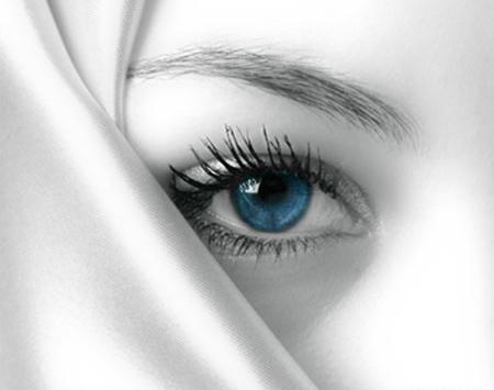 عکس دختر با چشم خاکستری
