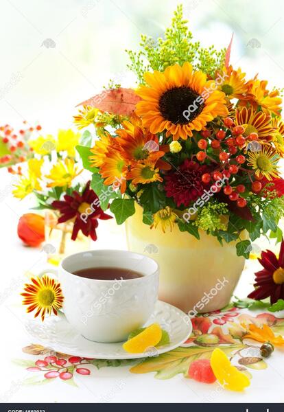 عکس فنجان چای در پاییز