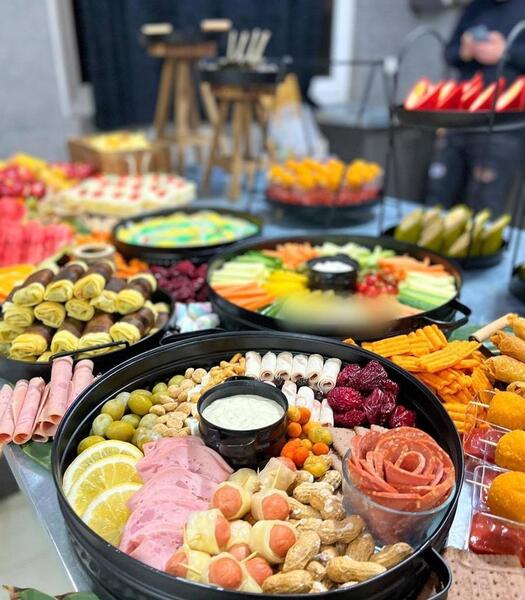 عکس تزیین میز تولد دخترانه ساده