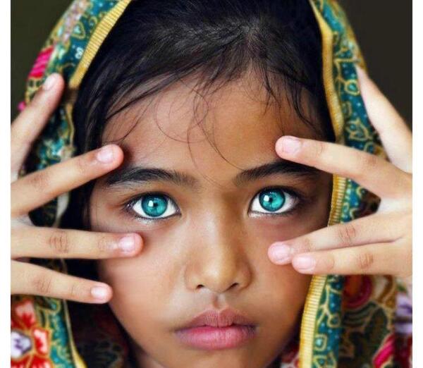عکس چشم رنگی زیبا