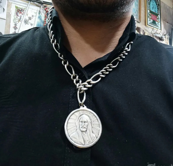 عکس گردنبند شمایل حضرت علی