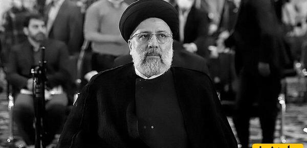 عکس امام خمینی هنگام چای ریختن