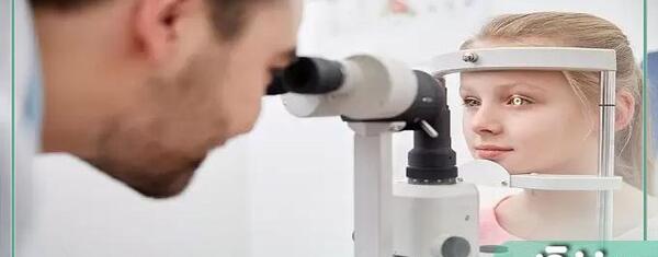 عکس از چشم پزشکی