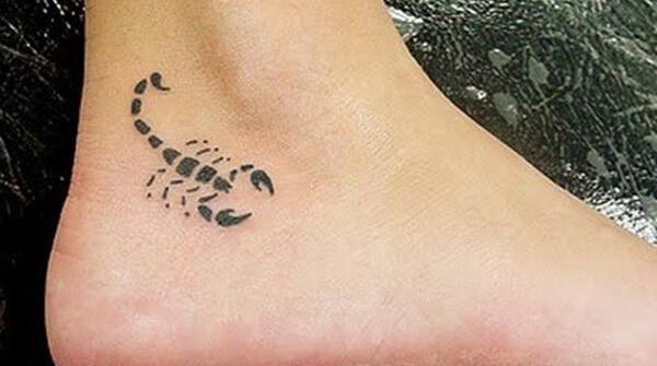 عکس تاتو عقرب روی پا