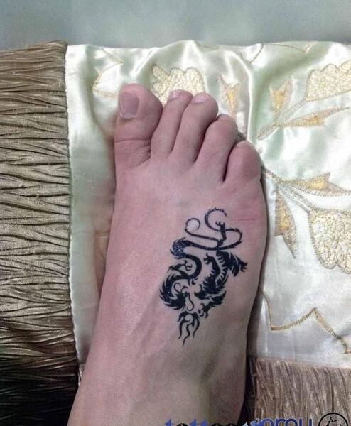 عکس تاتو عقرب روی پا