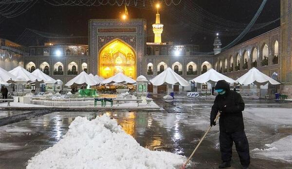 عکس حرم امام رضا در شب برفی