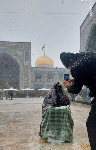 عکس حرم امام رضا در شب برفی