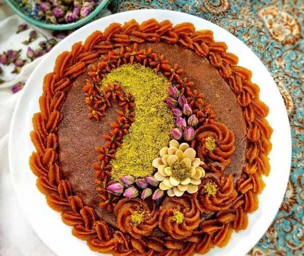 تزیین حلوا با قاشق و چنگال عکس