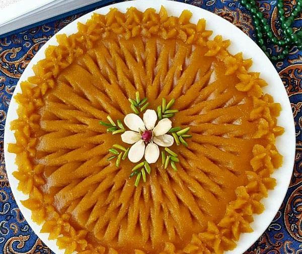 تزیین حلوا با قاشق و چنگال عکس