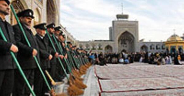 عکس خادم خانم حرم امام رضا