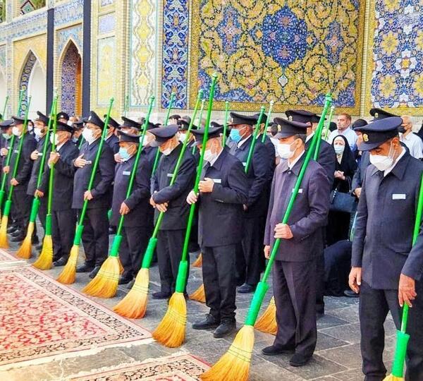 عکس خادم خانم حرم امام رضا