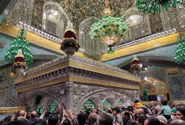 عکس خادم خانم حرم امام رضا