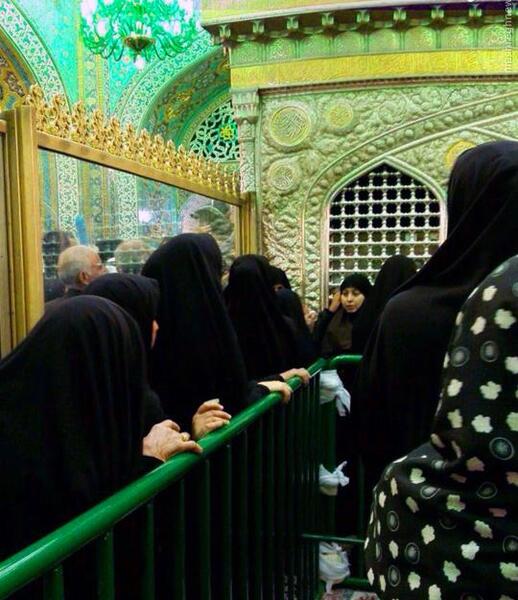 عکس با گوشی جلو حرم امام رضا
