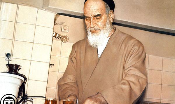 عکس امام خمینی در حال چای ریختن