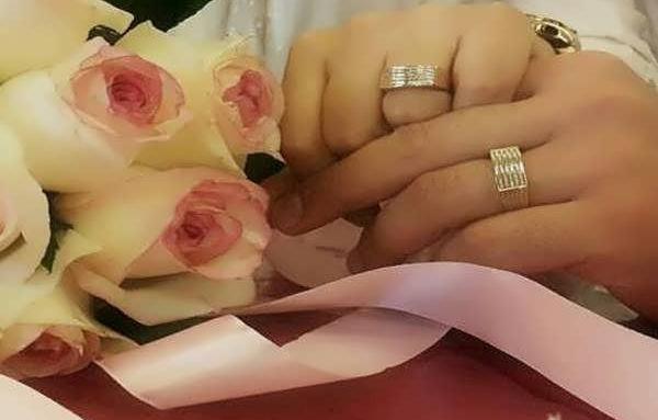 عکس حلقه نامزدی در جعبه فیک