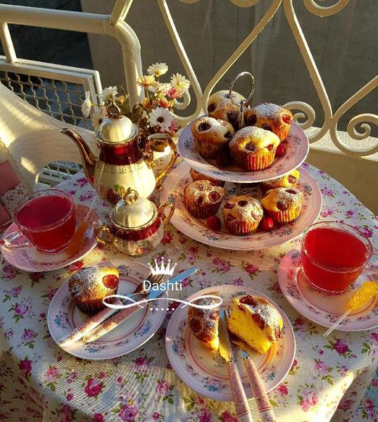 عکس چای و کیک عصرانه