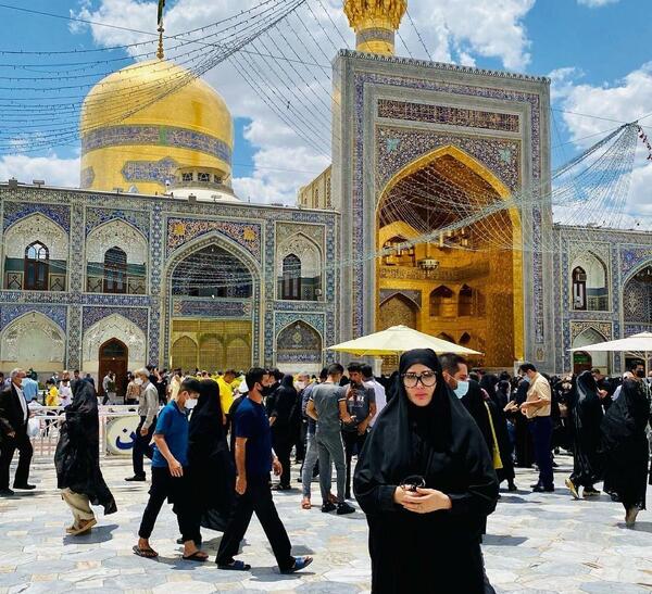 عکس با چادر در حرم امام رضا