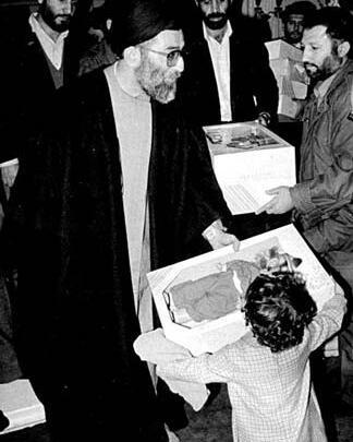 عکس چای خوردن رهبر